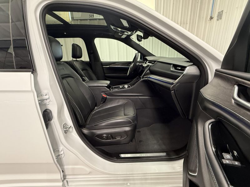 Used 2023 Jeep Grand Cherokee OverlandImage 14