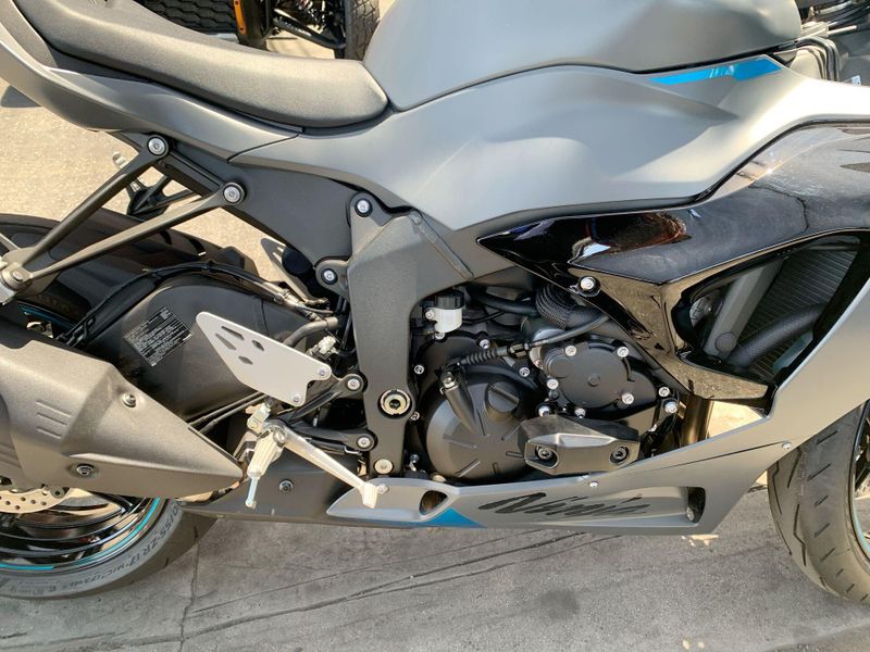 2025 Kawasaki NINJA ZX-6R ABS Image 17