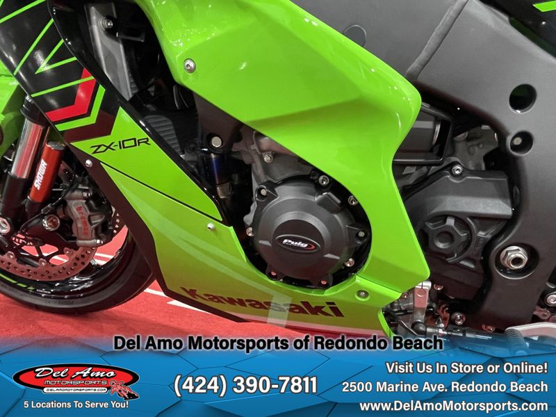 2024 Kawasaki ZX1002LRFAL-GN1  in a LIME GREEN/EBONY exterior color. Del Amo Motorsports of Redondo Beach (424) 304-1660 delamomotorsports.com 