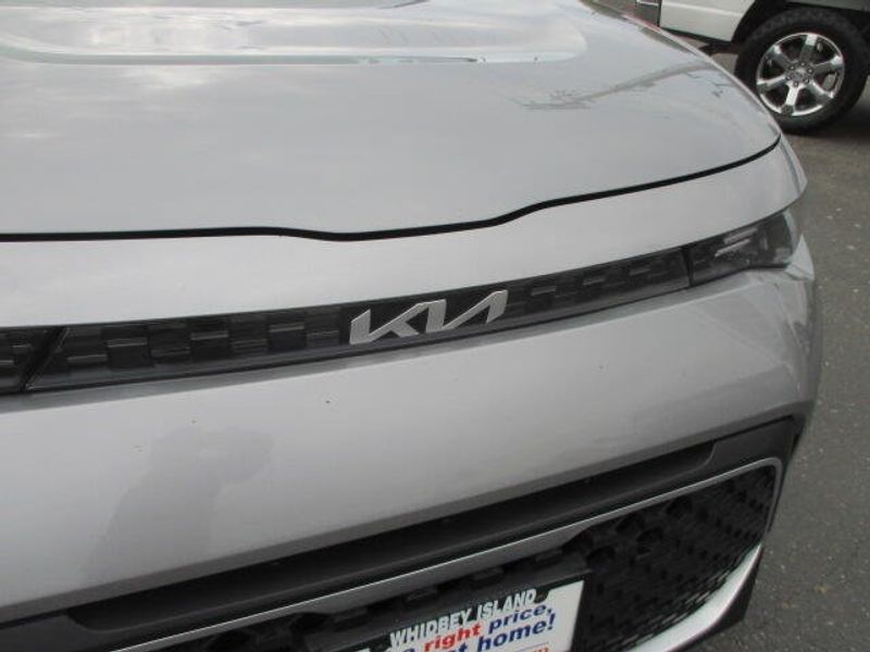 Used 2023 Kia Soul LXImage 3