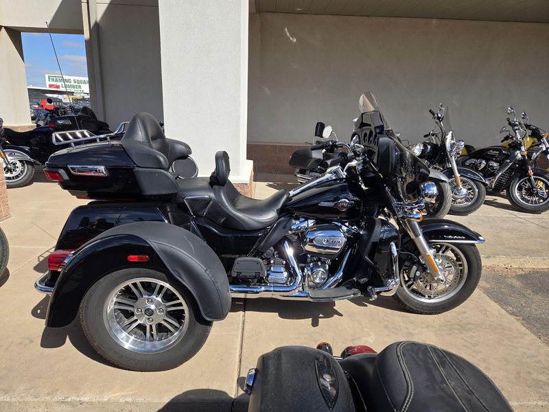 USED 2022 HARLEY TRIKE TRI GLIDE ULTRA Image 2
