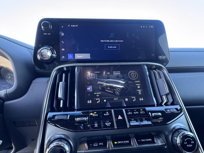 2025 Lexus LX 600 LuxuryImage 25