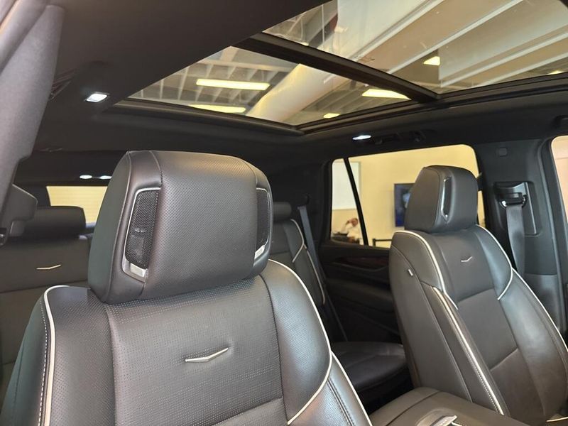 2022 Cadillac Escalade Premium Luxury