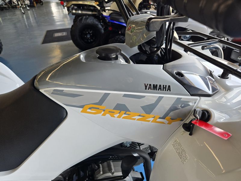 2024 Yamaha GRIZZLY 90 WHITE AND ARMOR GRAY Image 7