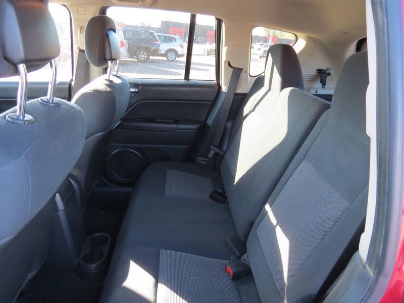 Used 2011 Jeep Compass Latitude 4x4 4dr SUVImage 19