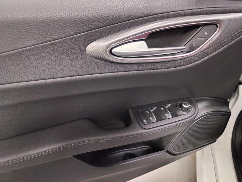 New 2025 Alfa Romeo Giulia AwdImage 27