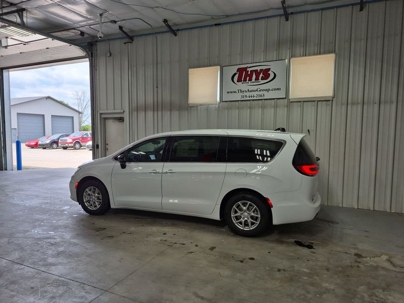 2025 Chrysler Pacifica SelectImage 19