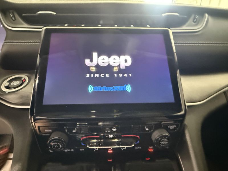 Used 2023 Jeep Grand Cherokee L LimitedImage 28