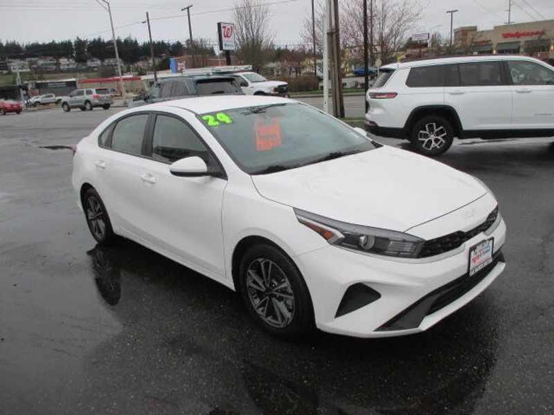 Used 2024 Kia Forte LXSImage 4