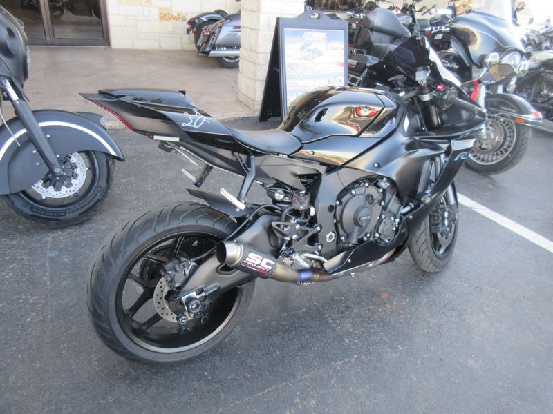 USED 2022 YAMAHA YZF-R1 Image 6