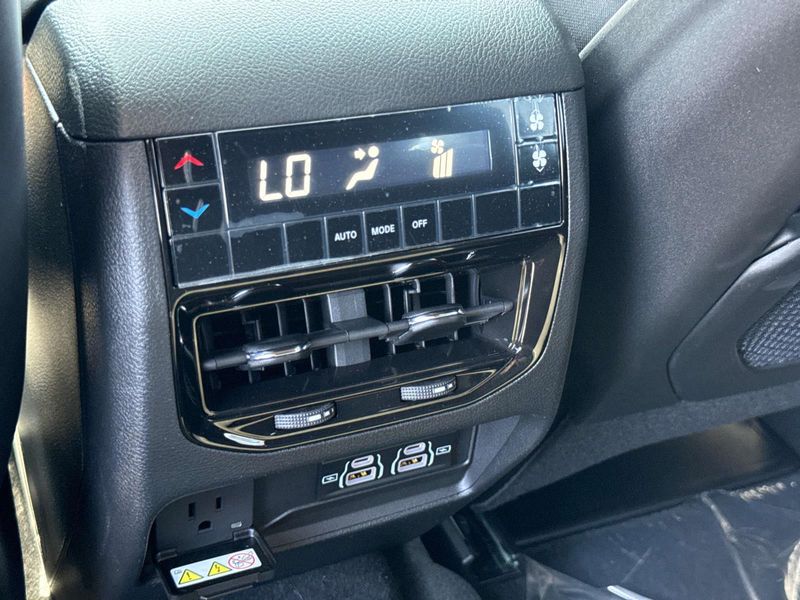 New 2026 Jeep Grand Cherokee L Laredo X 4x2