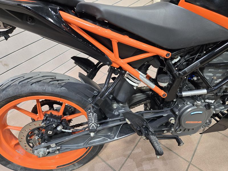 2021 KTM DUKE 200 Image 14