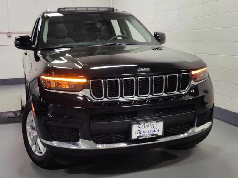 2023 Jeep Grand Cherokee L Laredo V6 4x4 w/Sunroof & Luxury TechImage 2