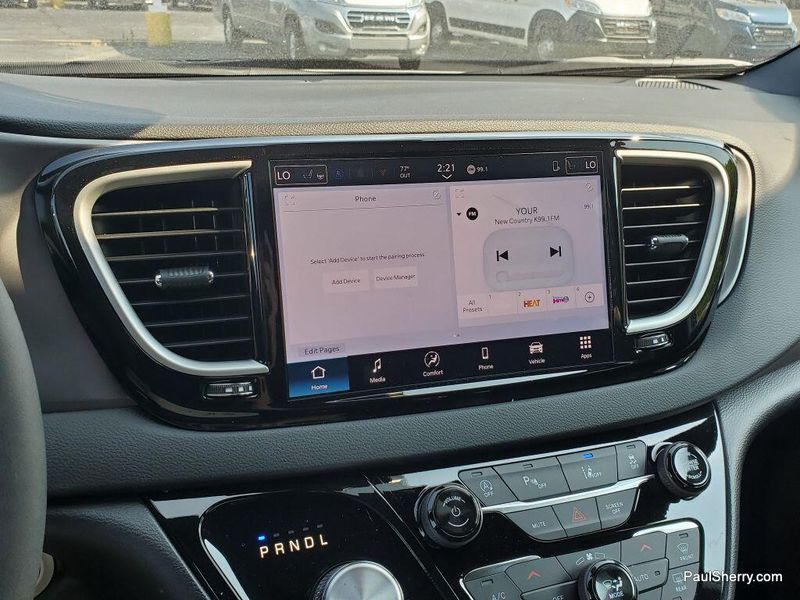 New 2025 Chrysler Voyager LxImage 21