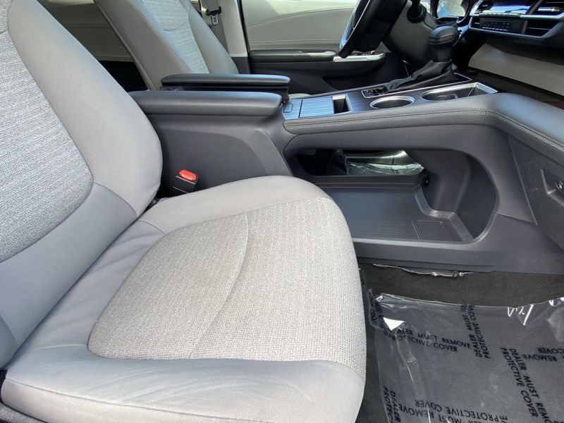 2024 Toyota Sienna LEImage 12