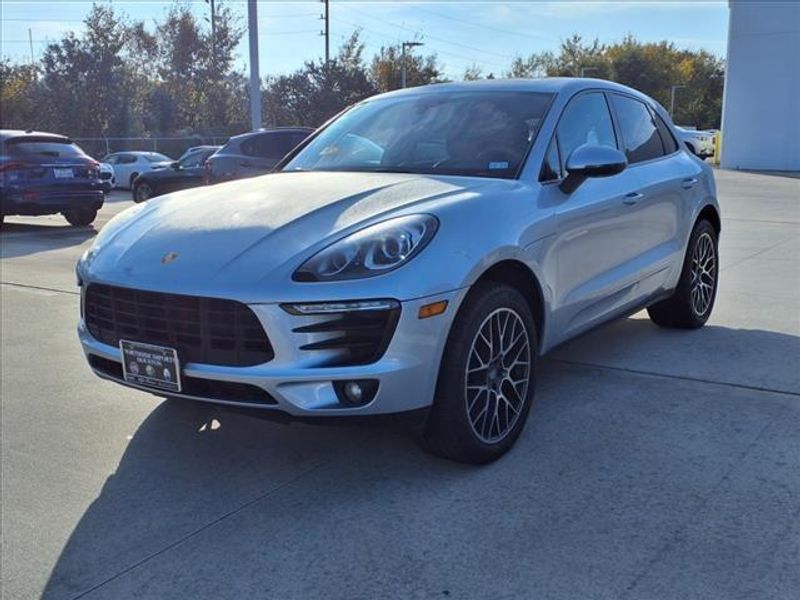 2018 Porsche Macan BaseImage 10