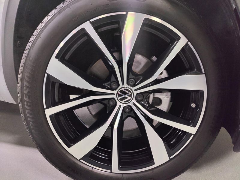 Used 2025 Volkswagen Atlas SEL Premium AWD R-Line w/Sunroof/NavImage 9