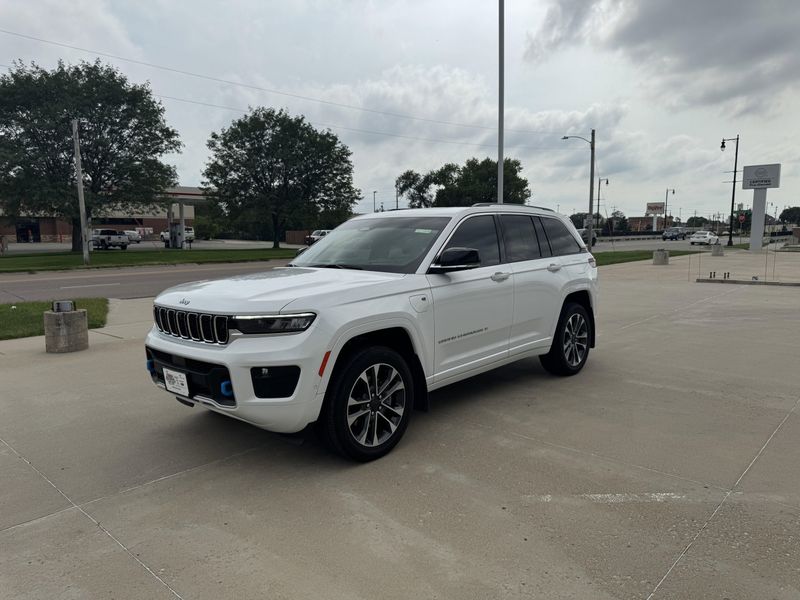 Used 2022 Jeep Grand Cherokee 4xe OverlandImage 4