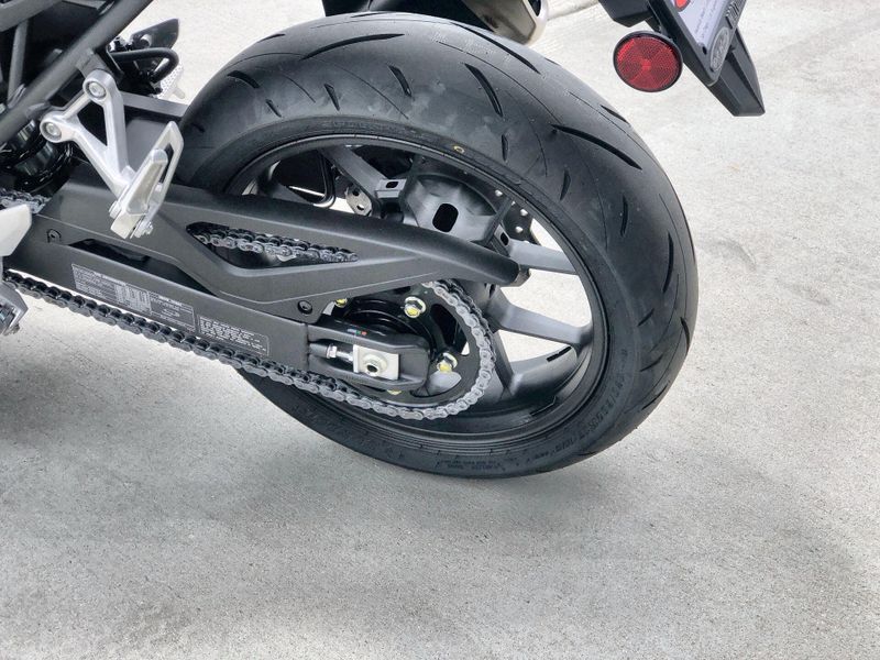 New 2026 Honda CB750 HORNET E-CLUTCH Image 21