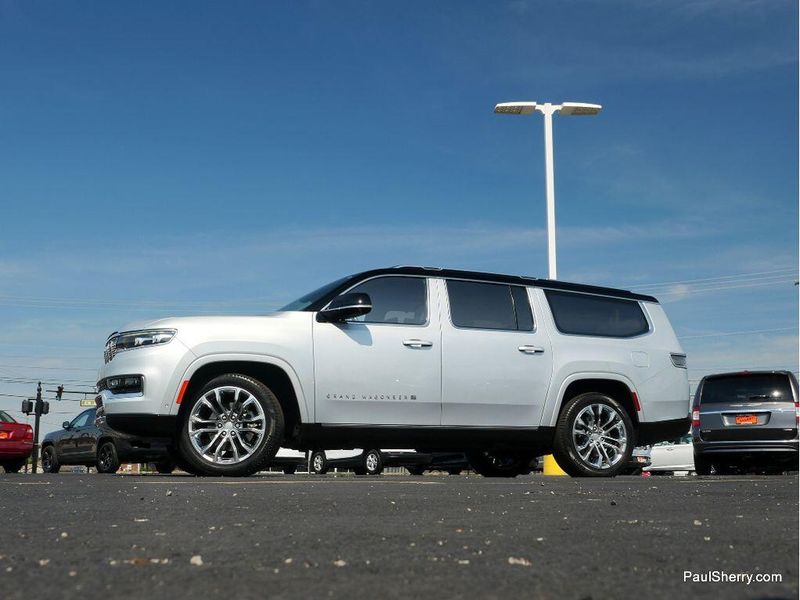 2023 Jeep Grand Wagoneer L II photo 20
