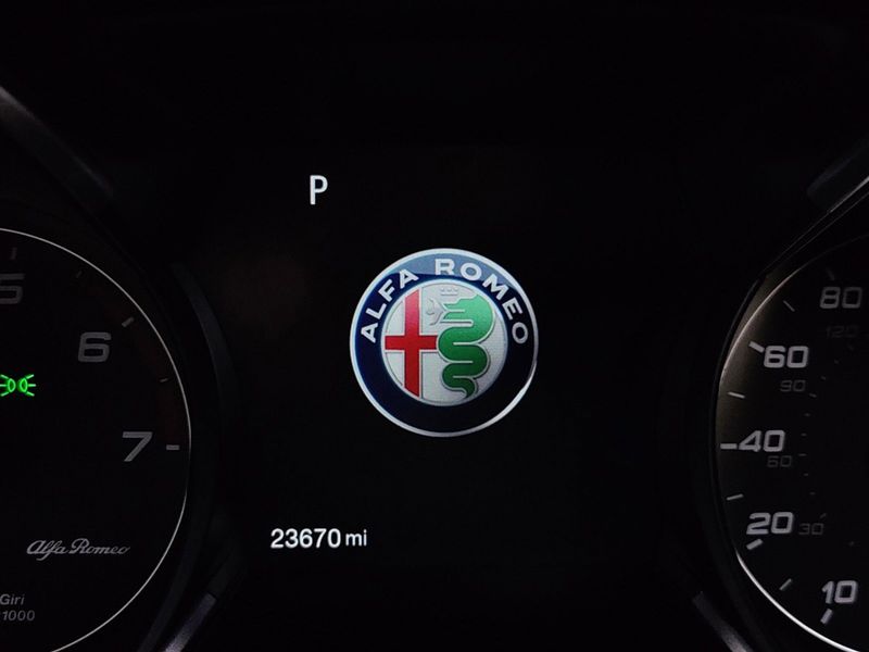 2022 Alfa Romeo Stelvio Q4 Sport AWD w/Sunroof & NavImage 35