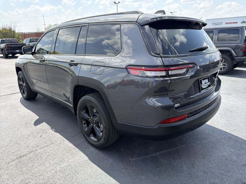 Used 2024 Jeep Grand Cherokee L LimitedImage 10