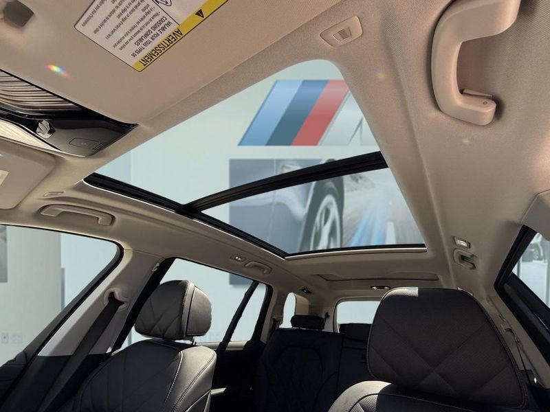2025 BMW X7 xDrive40iImage 21