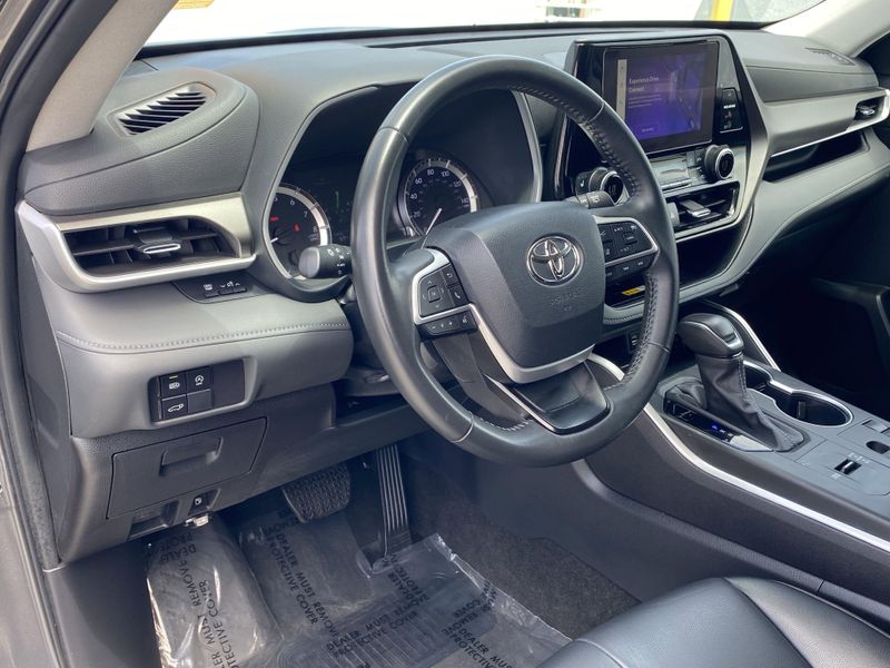 Used 2024 Toyota Highlander XLEImage 16