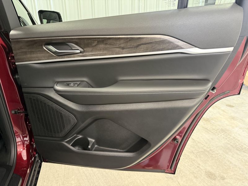 New 2026 Jeep Grand Cherokee L Laredo Altitude 4x4Image 10