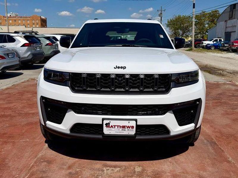 New 2026 Jeep Grand Cherokee 85th Anniversary Edition 4x4Image 2