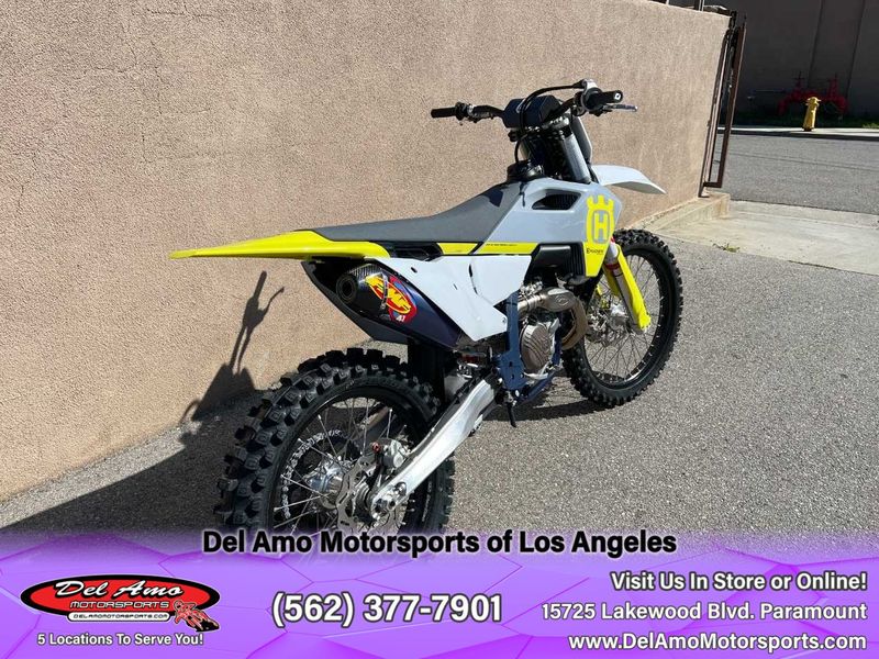 2024 HUSQVARNA FC 450  in a WHITE exterior color. Del Amo Motorsports of Los Angeles (562) 262-9181 delamomotorsports.com 