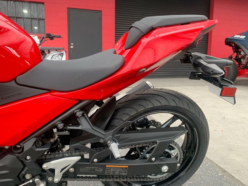 Used 2021 Kawasaki Ninja 400 Base Image 11