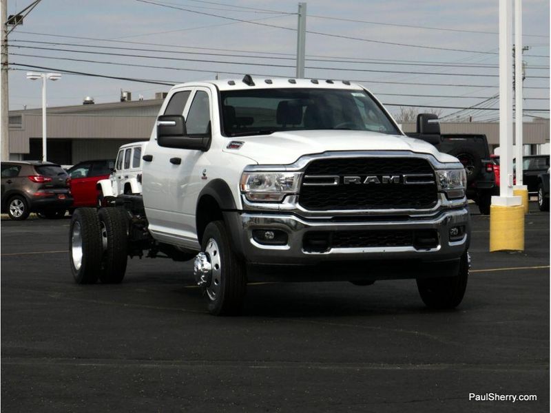 2024 RAM 5500 Tradesman Chassis Crew Cab 4x4 84