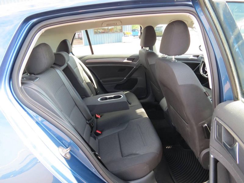 2018 Volkswagen Golf TSI S 4dr Hatchback 6AImage 13