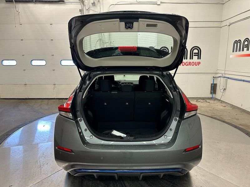 2020 Nissan Leaf SVImage 16