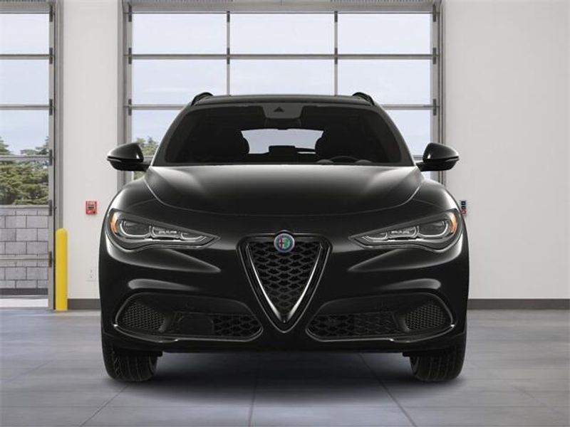 2025 Alfa Romeo Stelvio Sprint photo 9