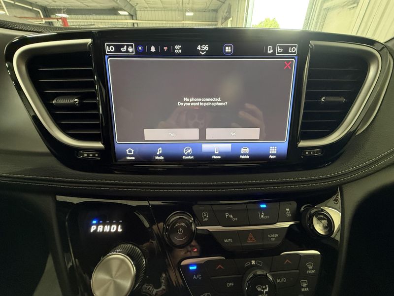 New 2027 Chrysler Pacifica SelectImage 27