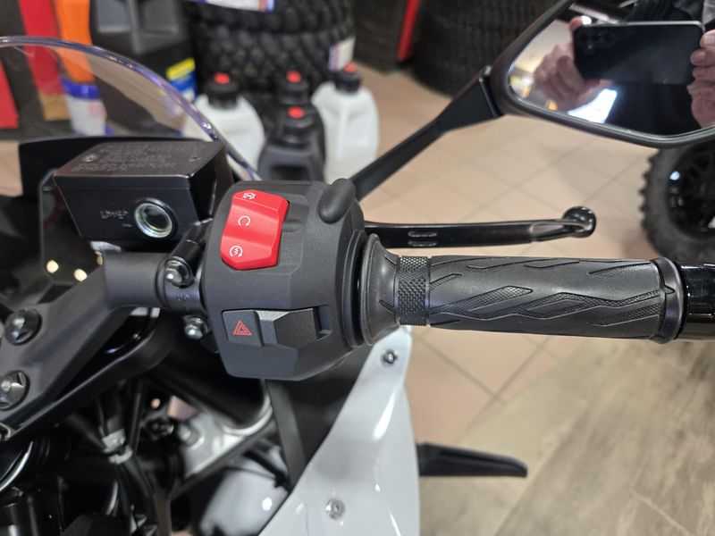 NEW 2026 SUZUKI GSX 8R Image 16