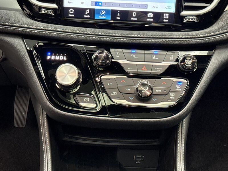 New 2026 Chrysler Pacifica Limited AwdImage 8