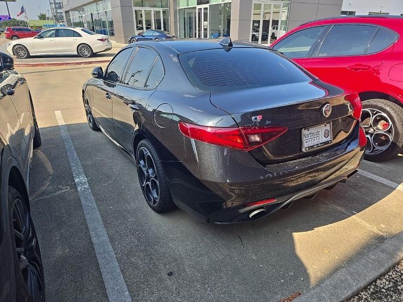 Used 2022 Alfa Romeo Giulia VeloceImage 4