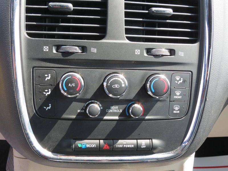 Used 2018 Dodge Grand Caravan SXT 4dr Mini VanImage 21
