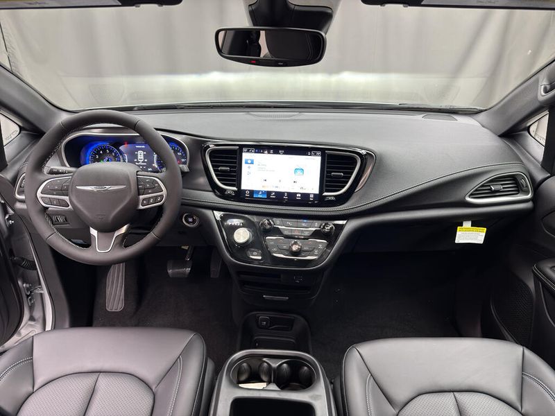 New 2026 Chrysler Pacifica Select AwdImage 8