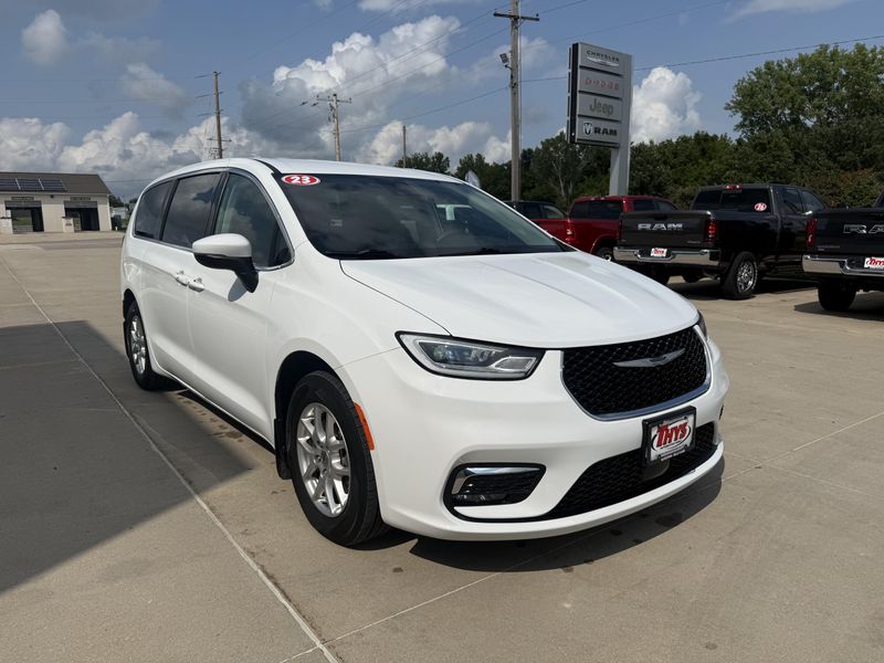 Used 2023 Chrysler Pacifica Touring LImage 34
