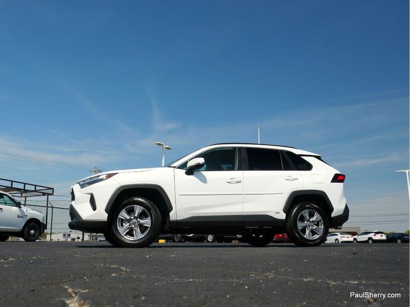 2024 Toyota RAV4 Hybrid LE photo 18