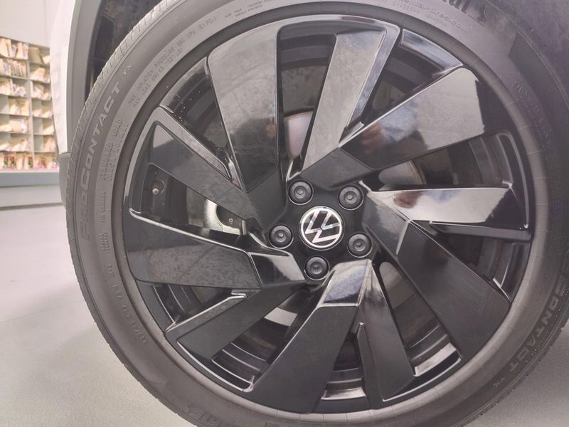 Used 2024 Volkswagen Taos SE AWD w/Sunroof & Black Plus PkgImage 15