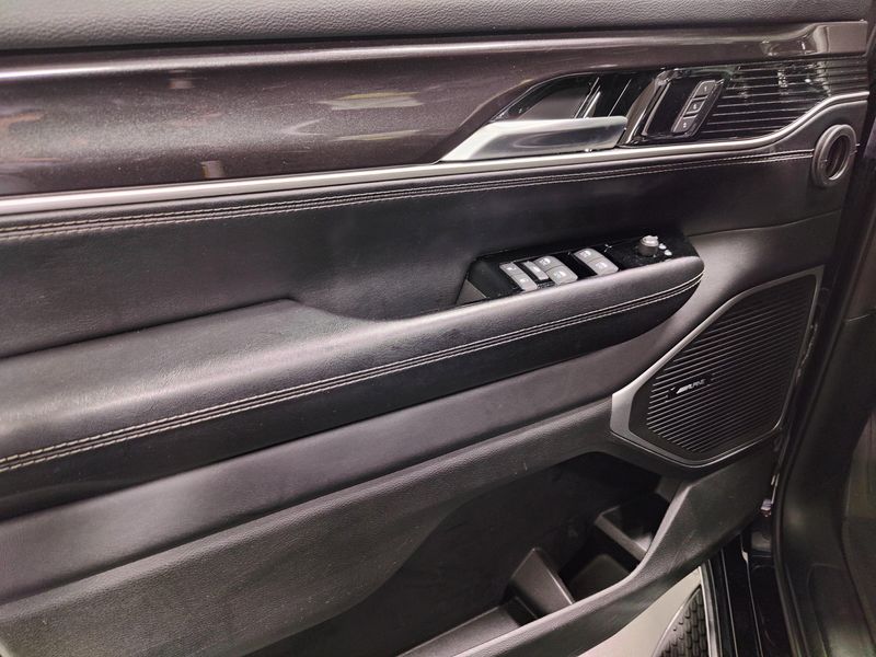 2023 Jeep Wagoneer 5.7L V6 4X4 w/Sunroof & NavImage 30