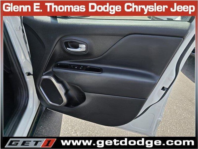 2023 Jeep Renegade Latitude Upland photo 30