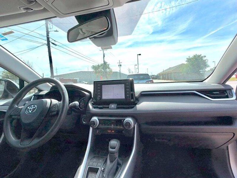 Used 2019 Toyota RAV4 XLEImage 11
