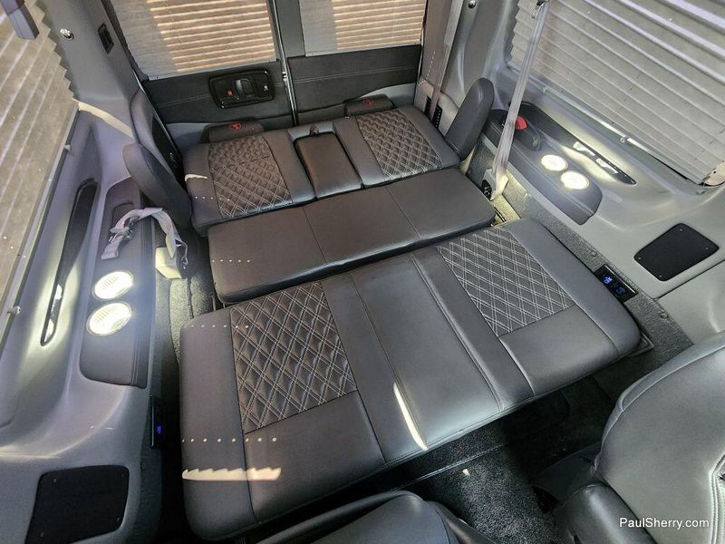 2022 GMC Savana Image 27