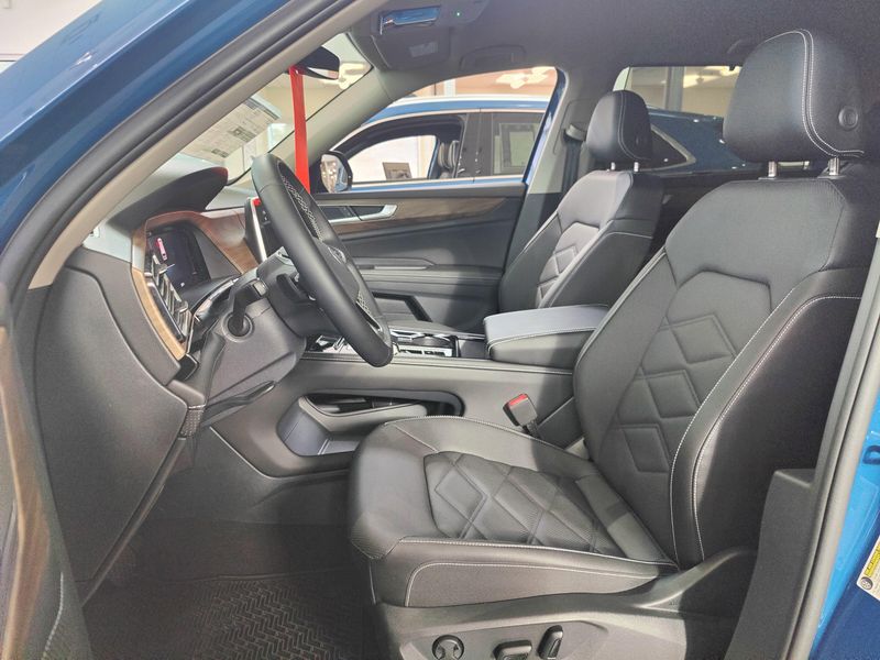 Used 2025 Volkswagen Atlas SE AWD w/TechnologyImage 9